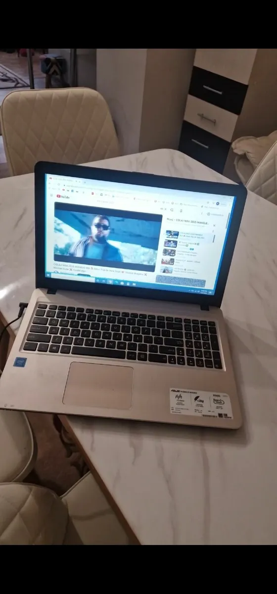 Laptop Asus - Image 1