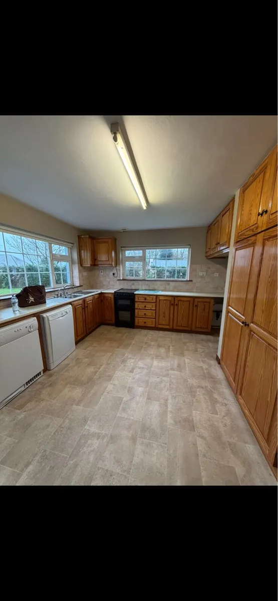 Kitchen Units & Appliances - Image 3