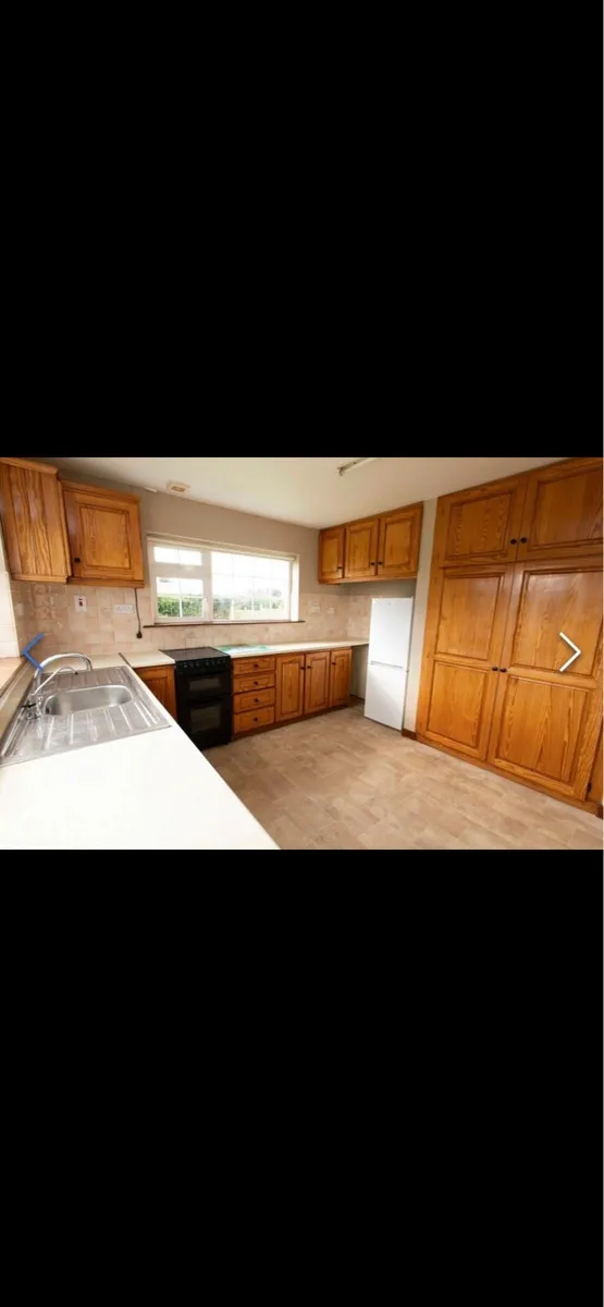 Kitchen Units & Appliances - Image 1