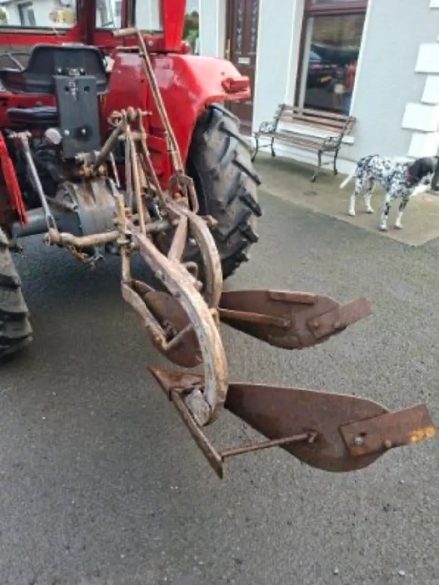 Selection of Ferguson 2 furrow ploughs - Image 4