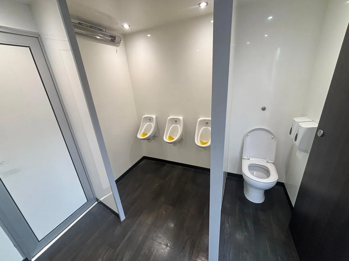 Luxury Toilet Trailer - Image 4