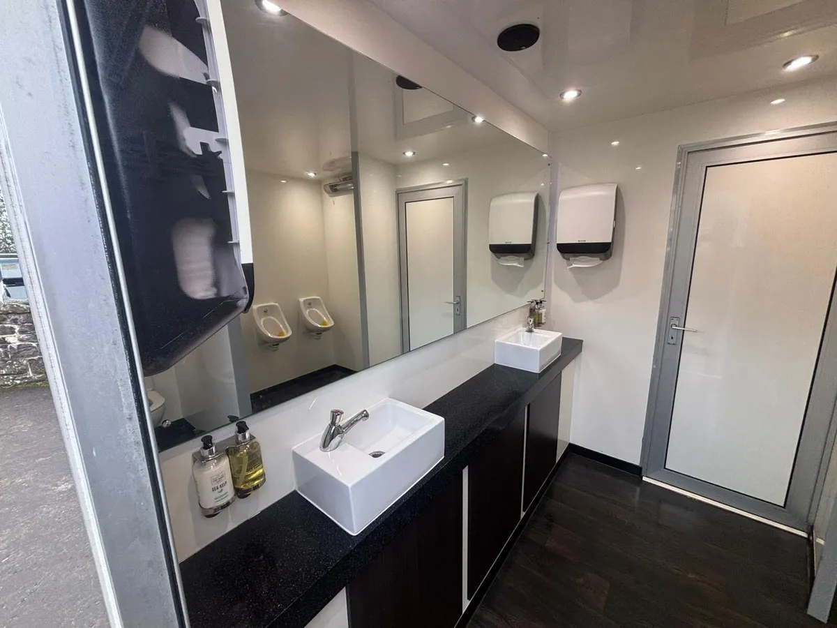 Luxury Toilet Trailer - Image 3