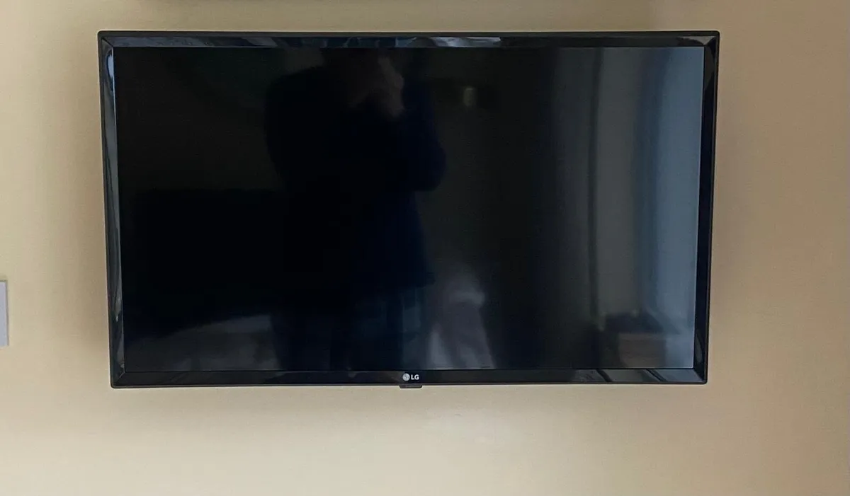 LG 32 Inch TV - Image 1