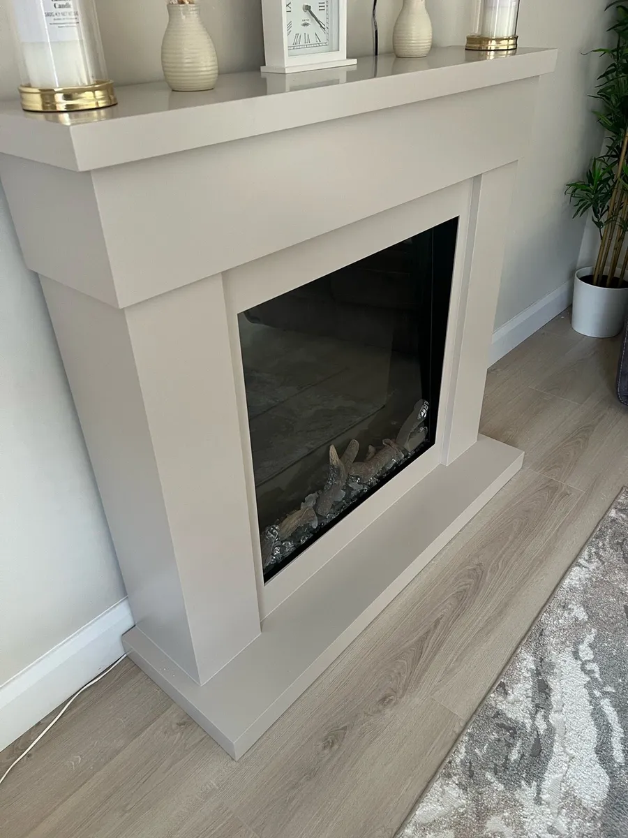Electric freestanding fireplace - Image 1