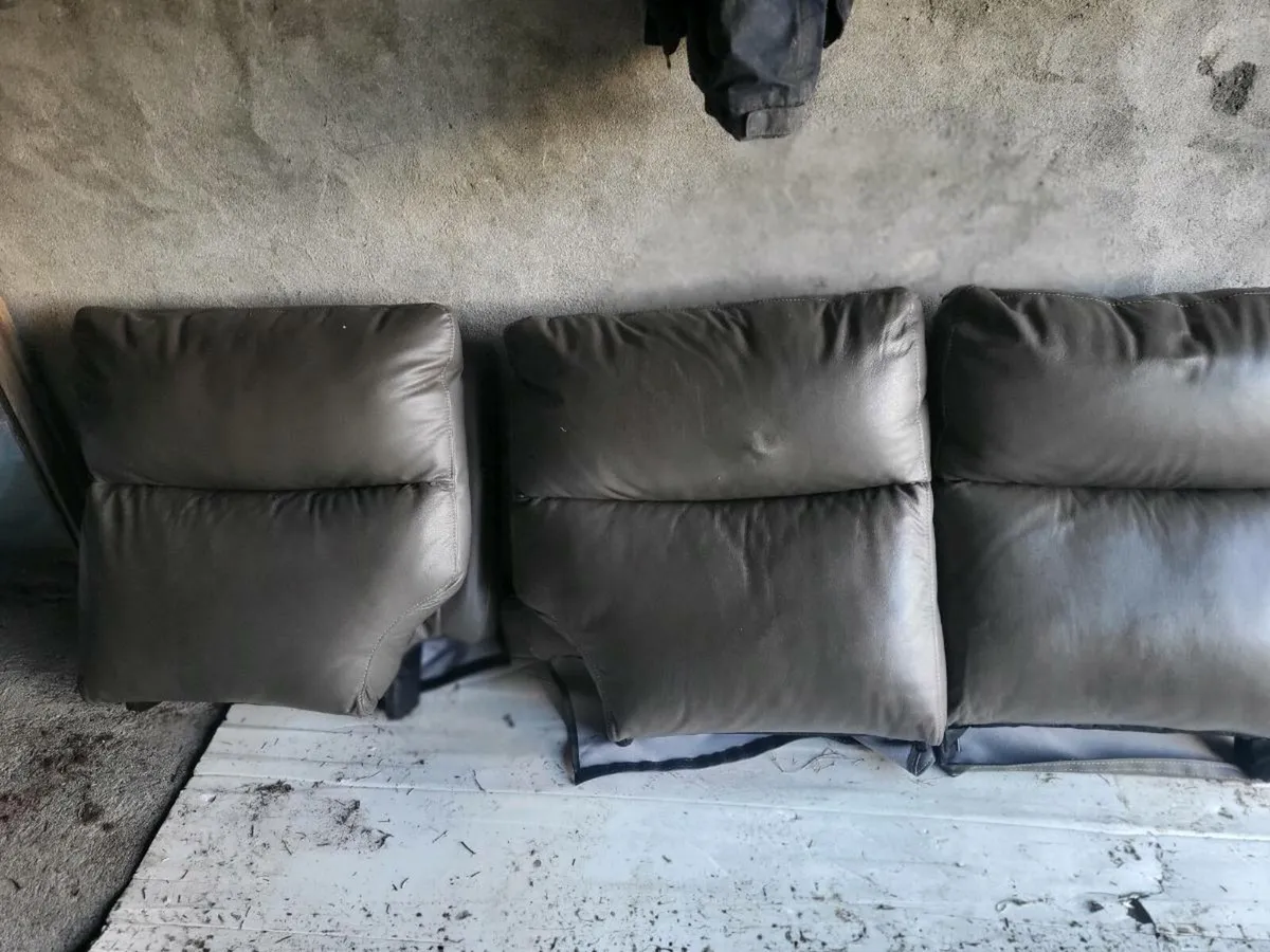 3 seater couch - Image 2