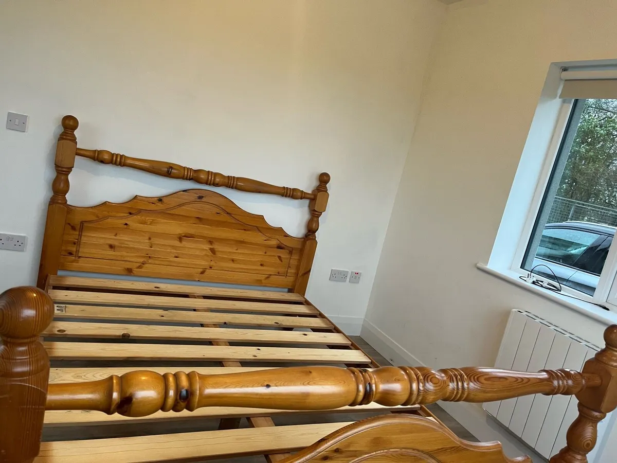 Pine bedroom set - Image 3