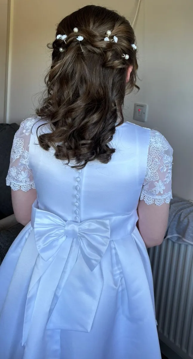 Communion Dress in Mint Condition - Image 3