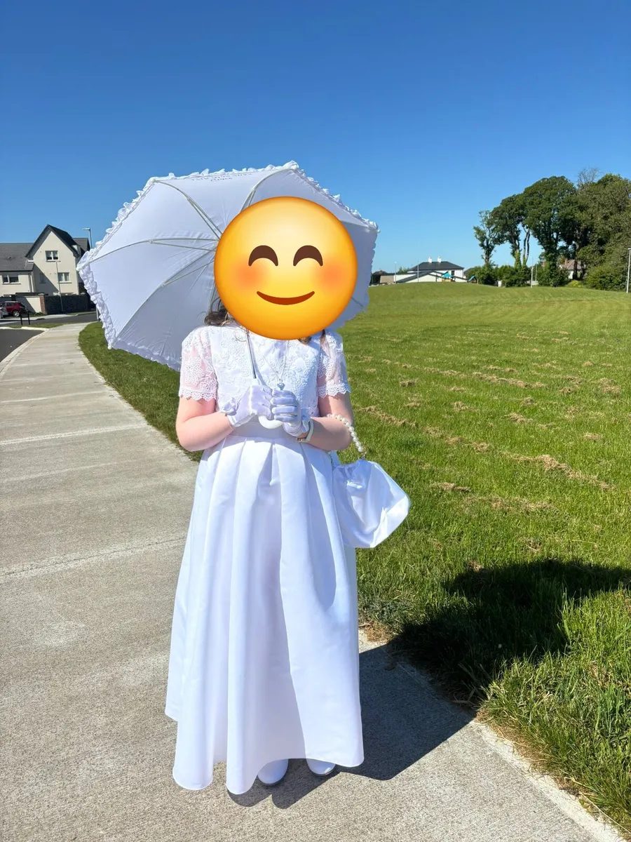 Communion Dress in Mint Condition - Image 4