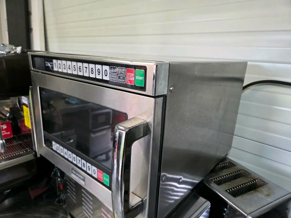 Sharp commercial microwave - Image 4
