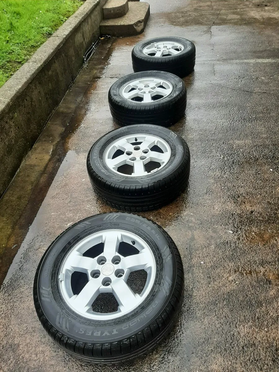 Nokian tyres 235/60R16 - Image 4