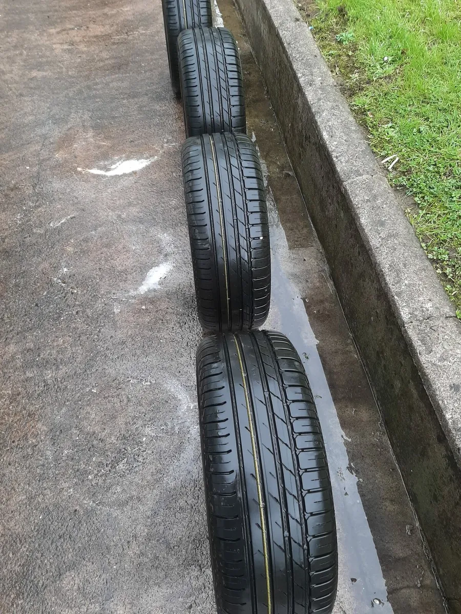 Nokian tyres 235/60R16 - Image 1