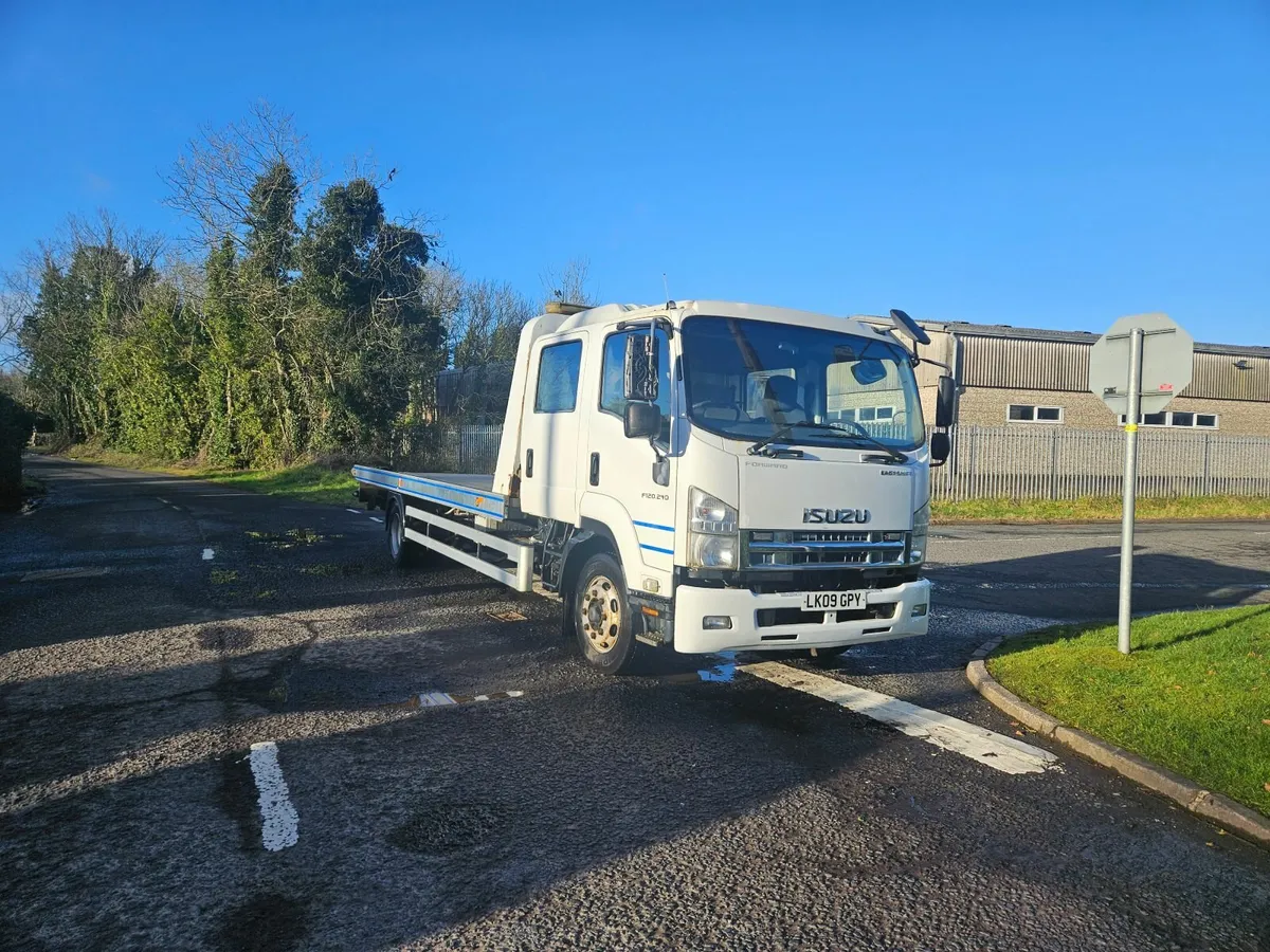 Isuzu tilt and slide recovery truck - Image 3