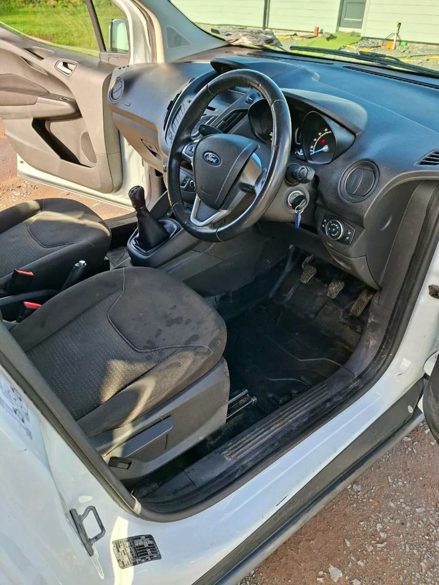 Ford Transit Courier 2014 - Image 3