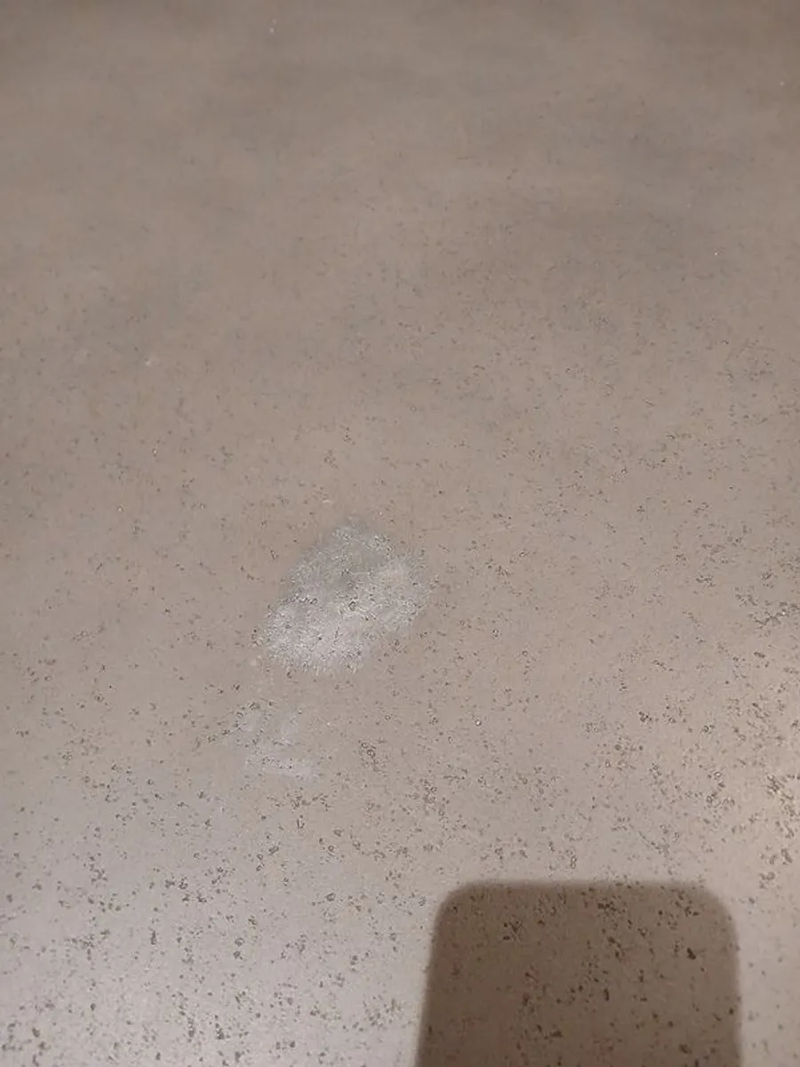 Dining table and 6 chairs - Image 4