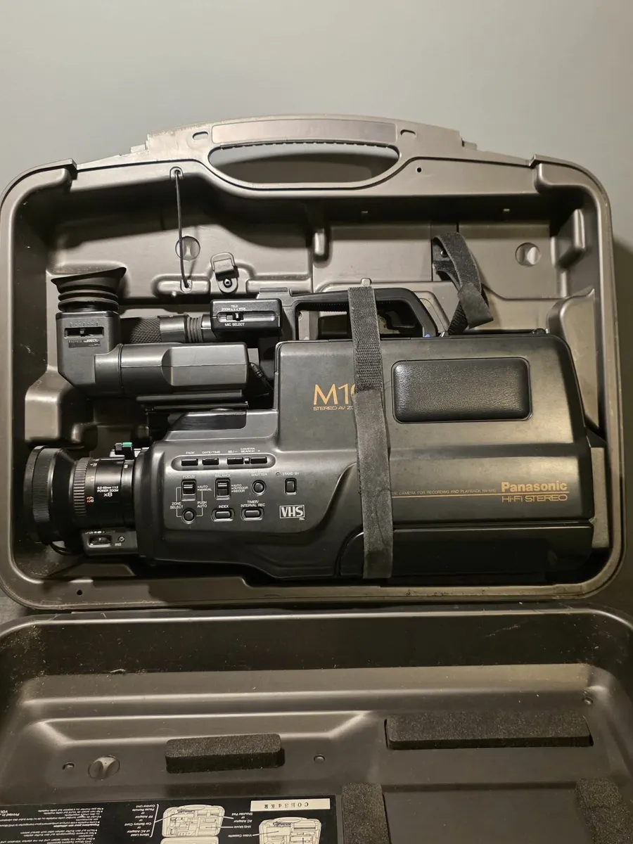 Vintage camcorder  Panasonic NV-M10 VHS - Image 3