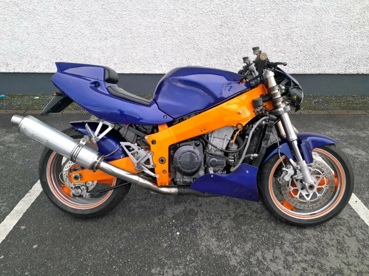 Kawasaki Zxr750 1993 streetfighter - Image 1
