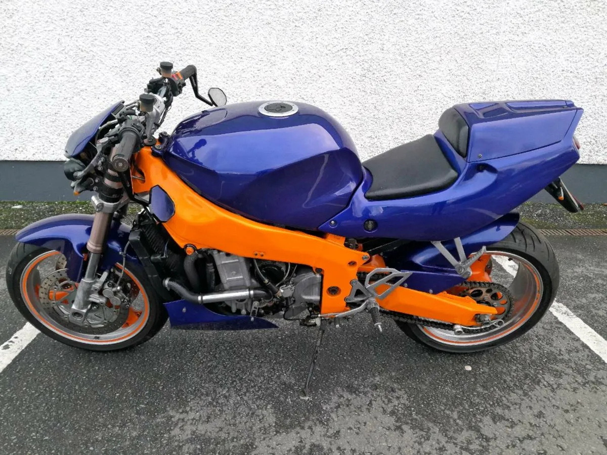 Kawasaki Zxr750 1993 streetfighter - Image 4