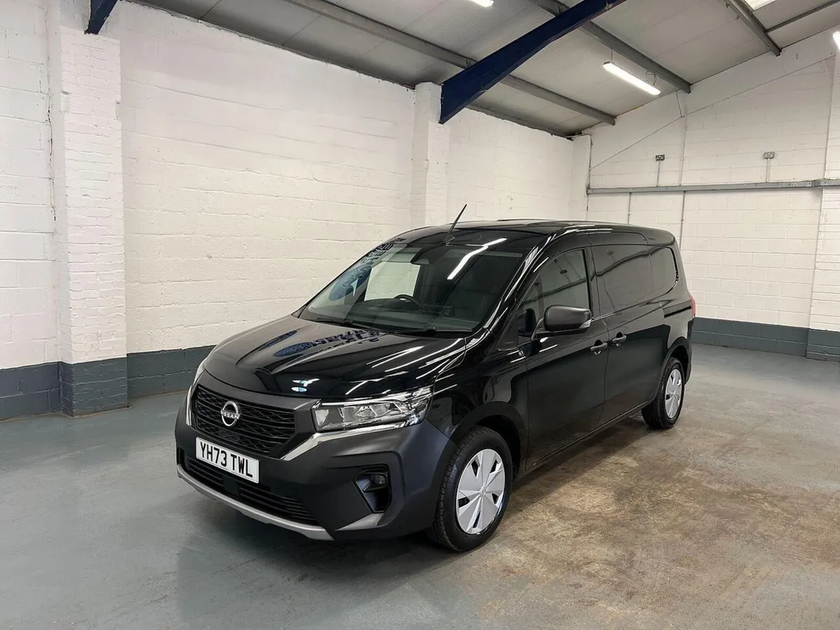 2023 Nissan Townstar Small Panel Van - Image 4