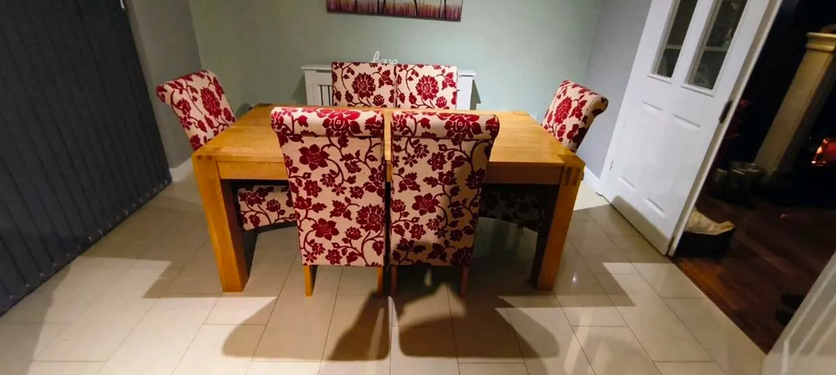 Dining table and chairs - Image 1