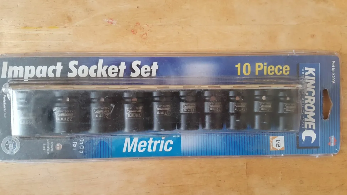 18V Dewalt 1/2"  Impact Wrench + Sockets kit - Image 2