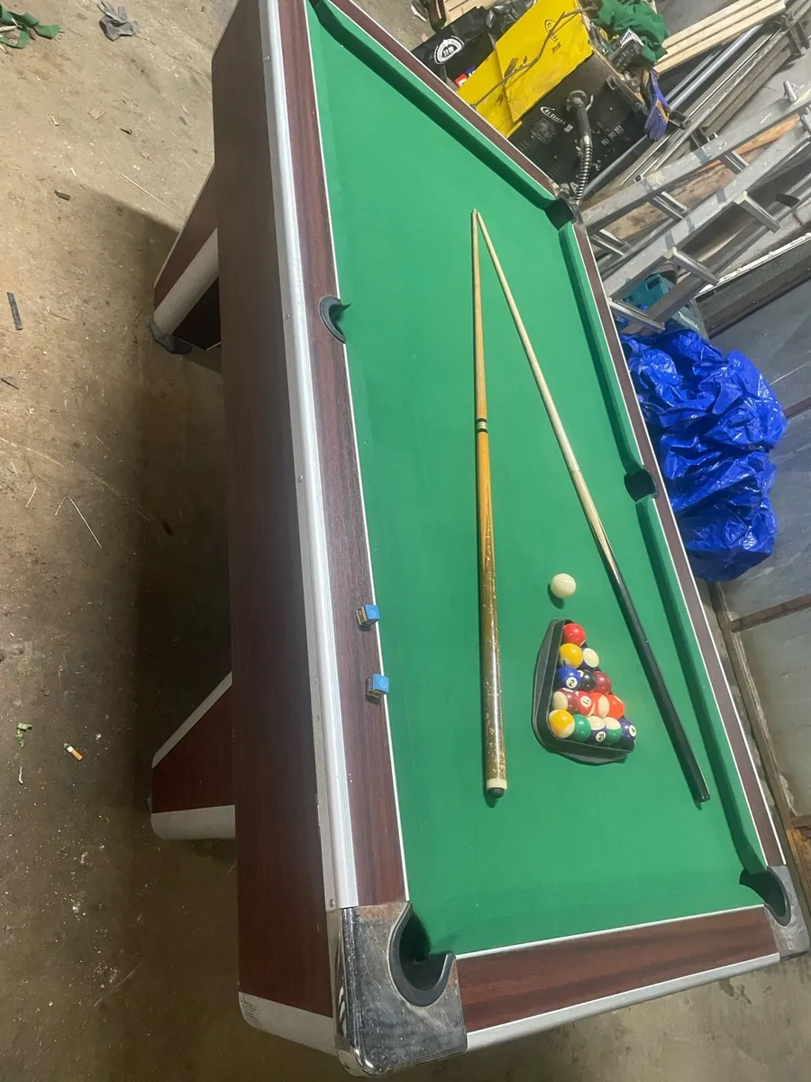 Pool table - Image 1
