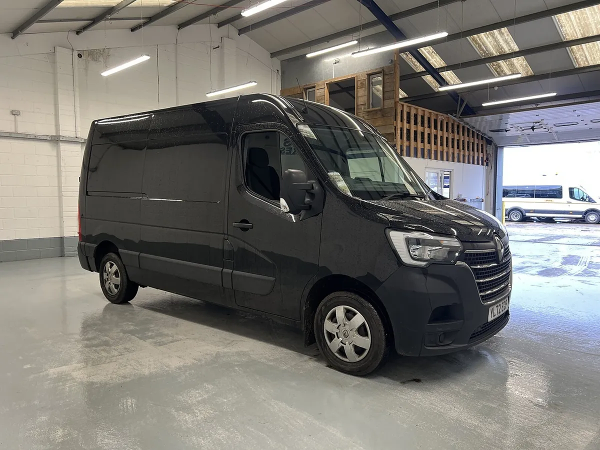 2023 Renault Master Medium Roof Panel Van - Image 4