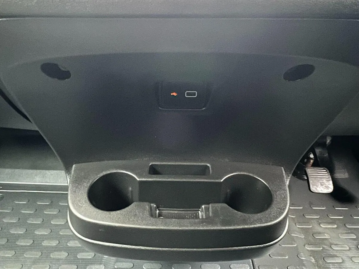 2022 Peugeot Boxer Luton Box Van - Image 4