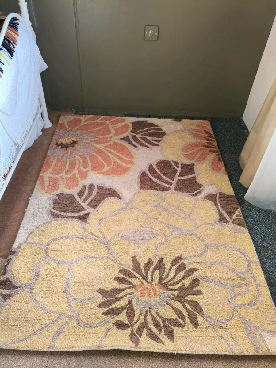 Beautiful unusual rug like new, - Image 2