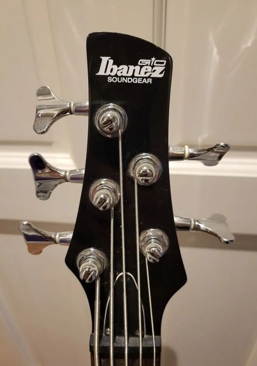 Ibanez Soundgear GIO GSR 205 5 string bass - Image 3