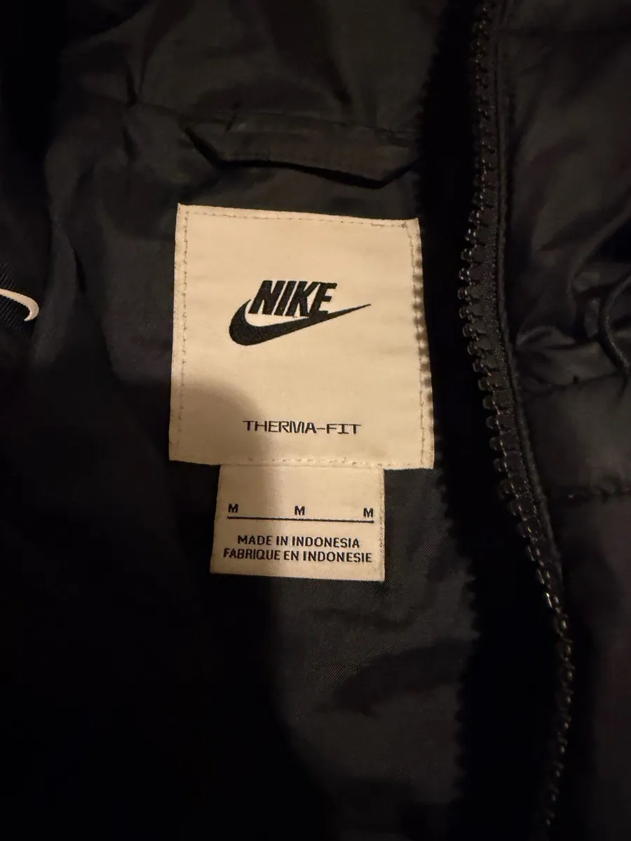 Nike jacket - Image 2