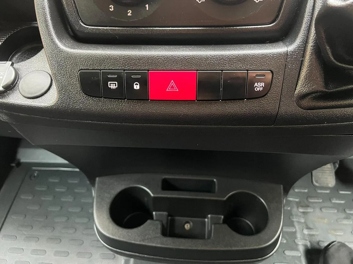 2022 Peugeot Boxer Luton Box Van - Image 3