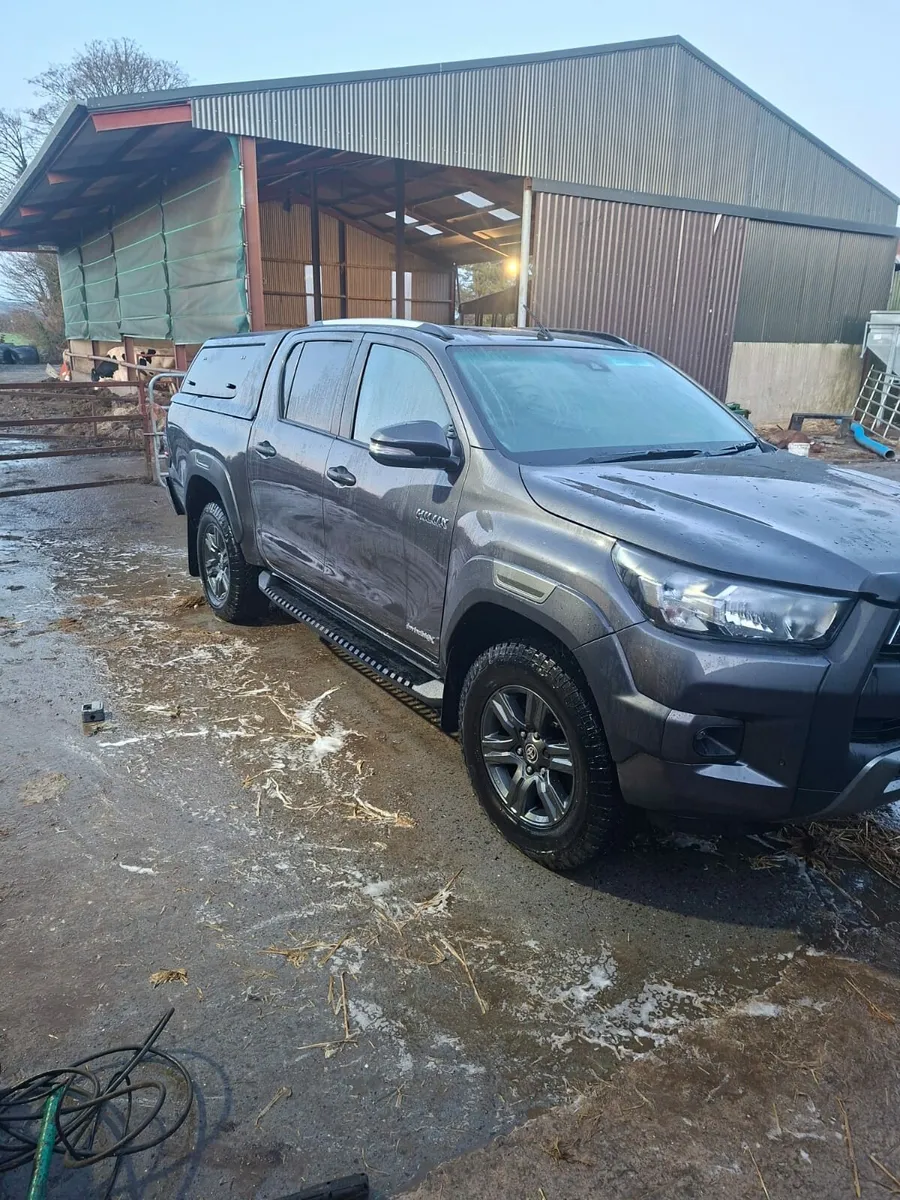 Toyota hilux invincible X - Image 1