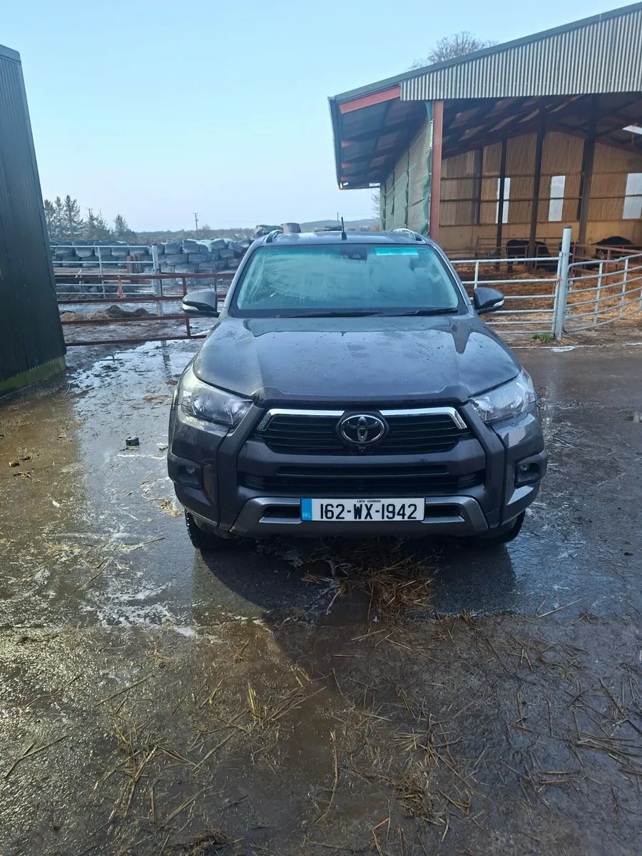 Toyota hilux invincible X - Image 2