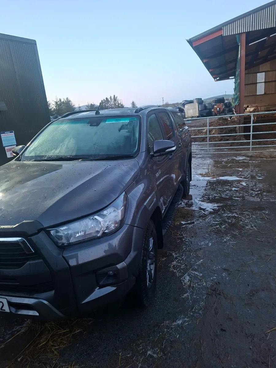 Toyota hilux invincible X - Image 4