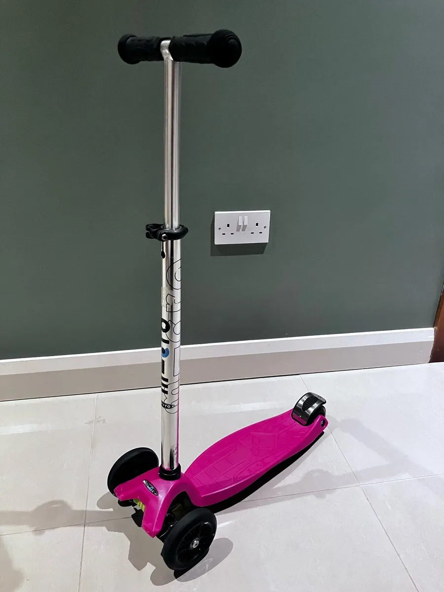 Maxi Micro Scooter - Image 1