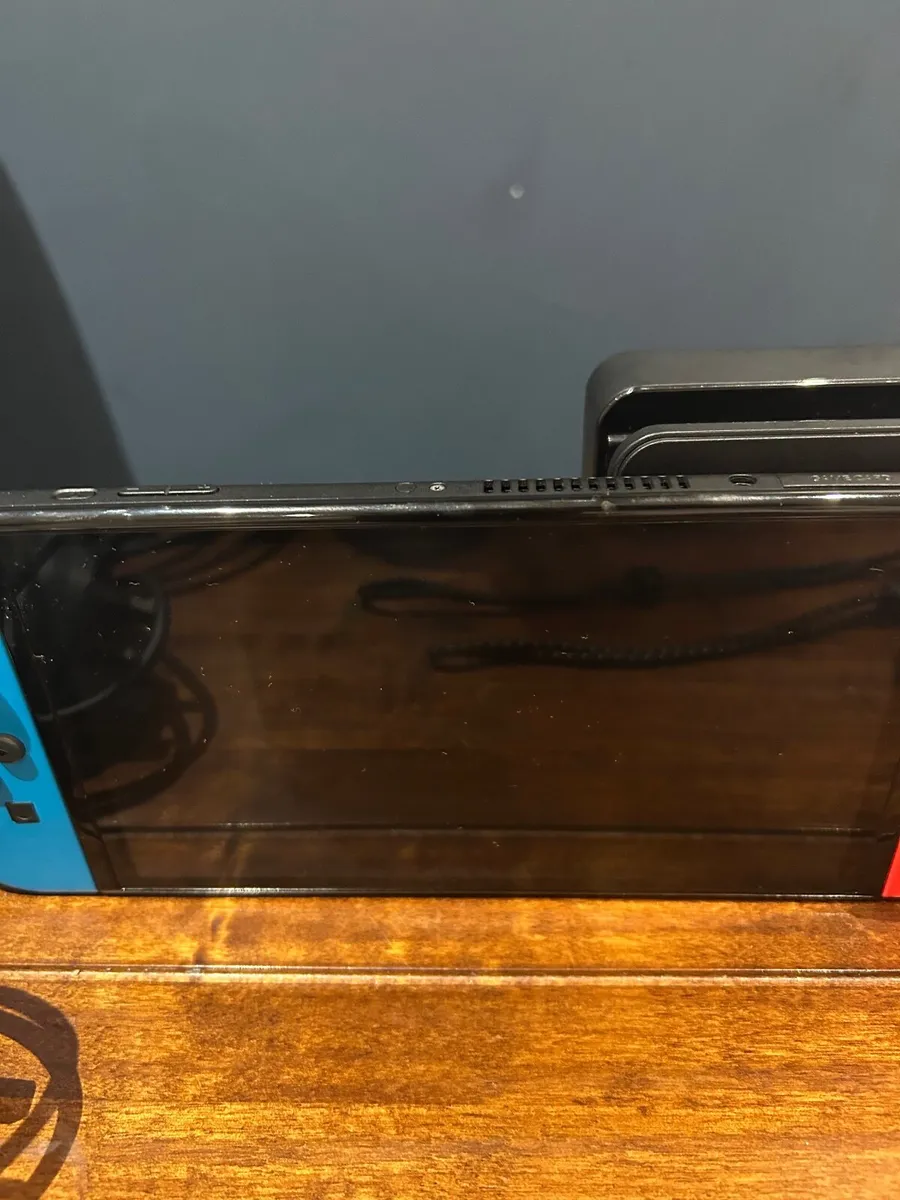 Nintendo Switch OLED with two games - Image 4