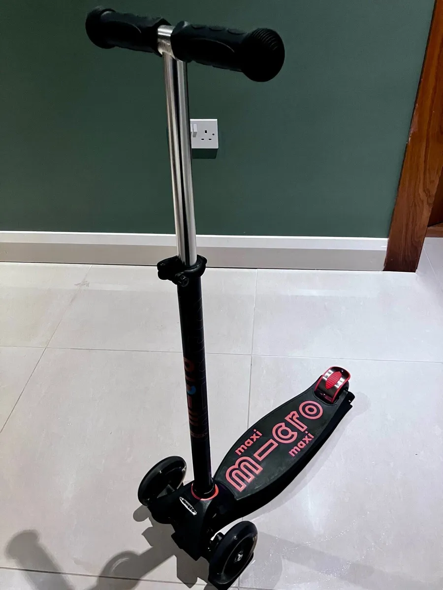 Maxi Micro Scooter - Image 1