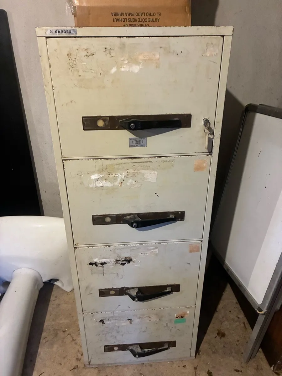 Fireproof filing cabinet - Image 1