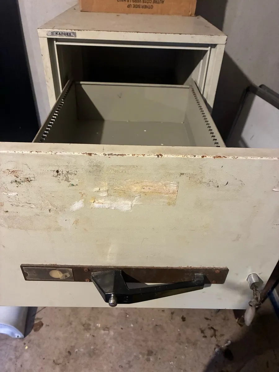 Fireproof filing cabinet - Image 2