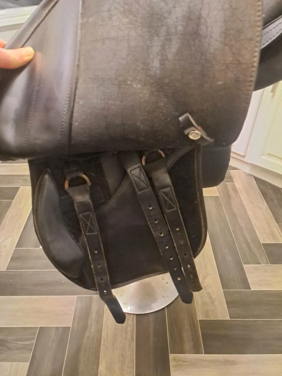 Thorowgood saddle suitable for high withered horse - Image 2