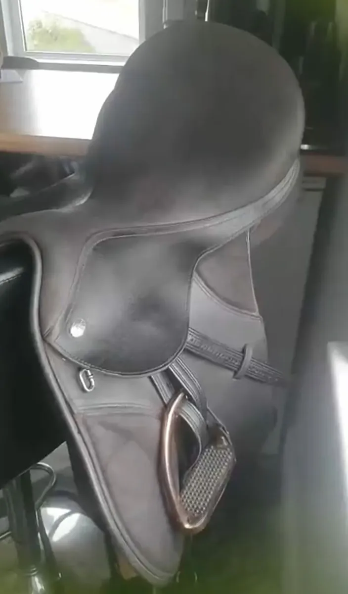Thorowgood saddle suitable for high withered horse - Image 1