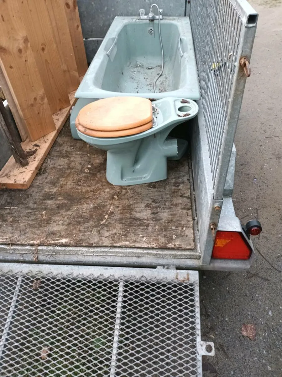 Green Bathroom suite - Image 2