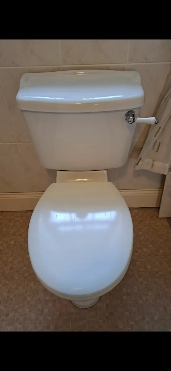 Bathroom suite - Image 3