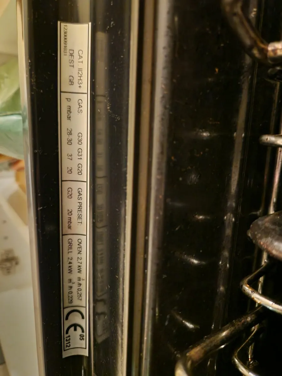 Gas oven and hob - Image 3