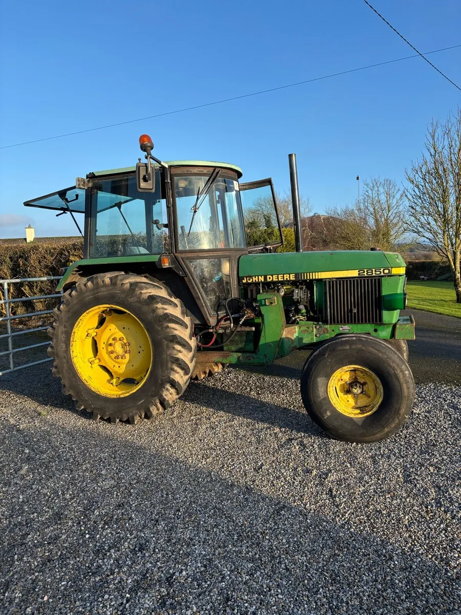 John Deere 2850 - Image 1