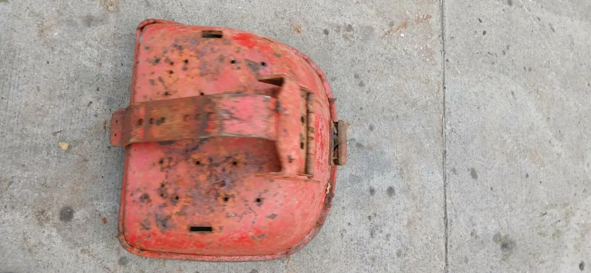 Old Massey ferguson tractor seat - Image 3