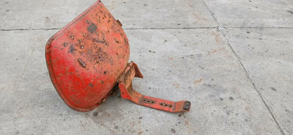 Old Massey ferguson tractor seat - Image 4