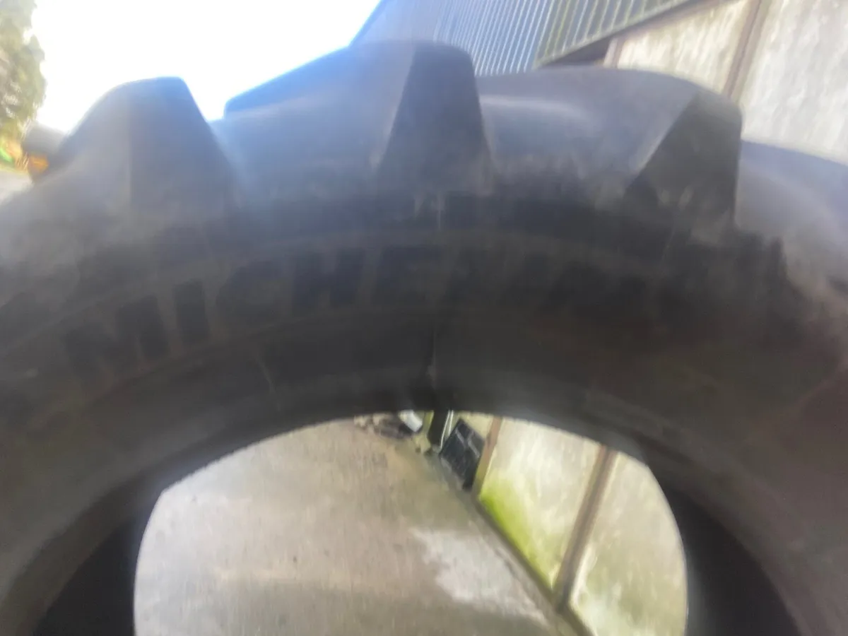 620/70/42 Michelin - Image 1