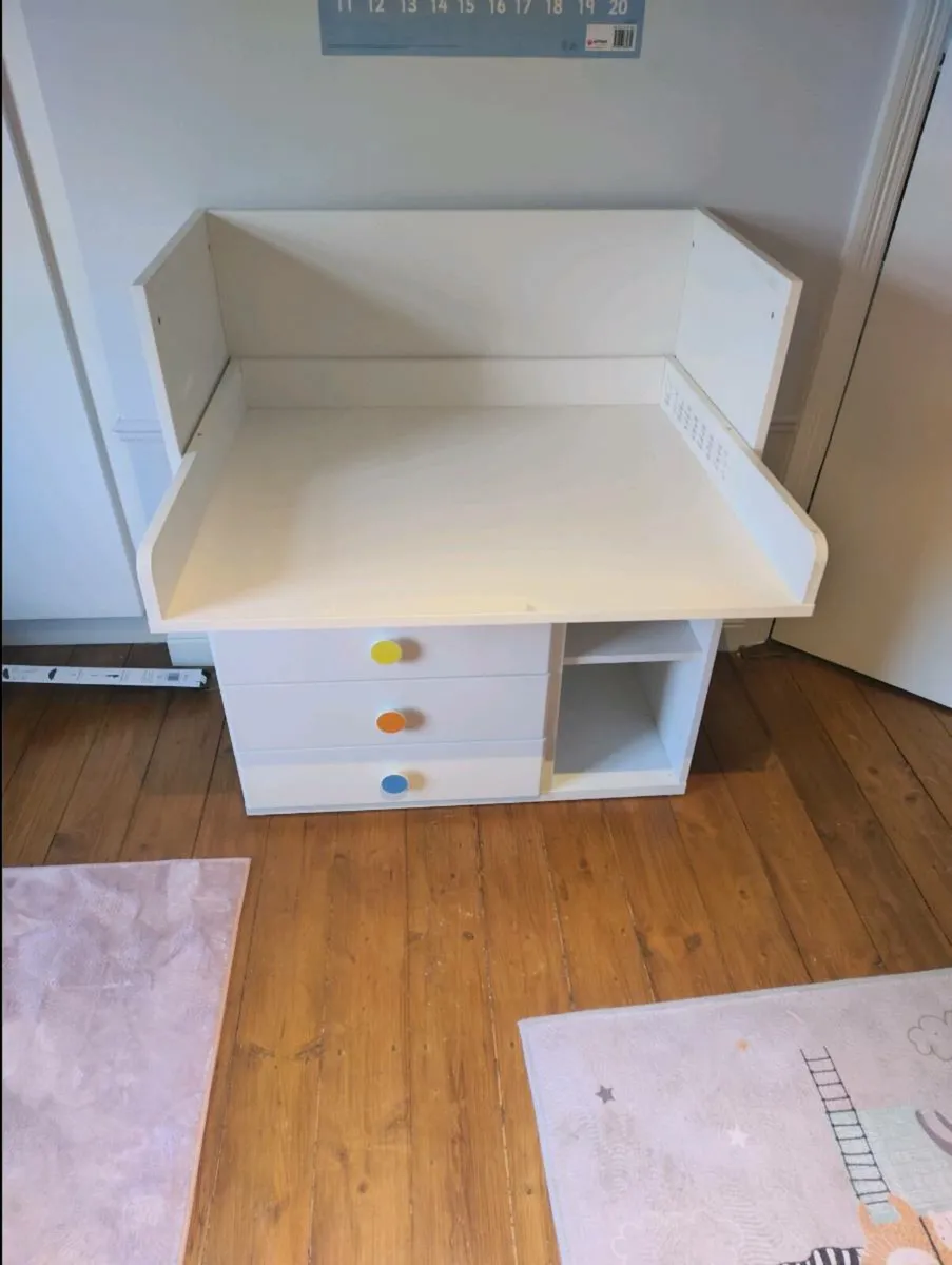 Changing table - Image 2