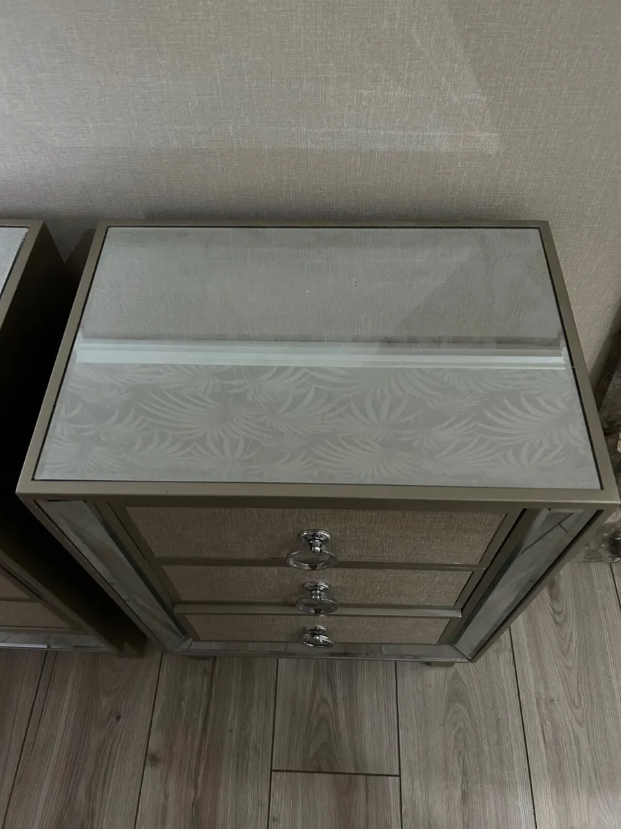 Two bedside lockers - Image 3